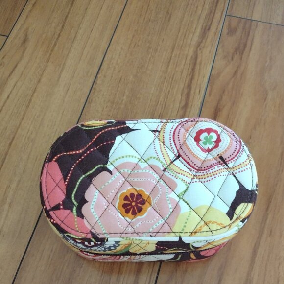 Vera Bradley travel kit with set - Picture 4 of 10